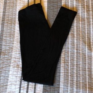 Basic black leggings